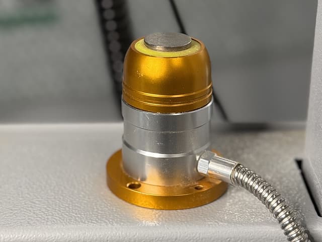 Probe para zeramento de ferramenta da router CNC RT3000, dourado e com cabo